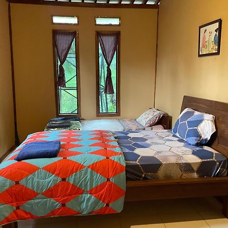 Maison d'hôtes Sanggar Pantcha Indra à Kemuning Extérieur photo