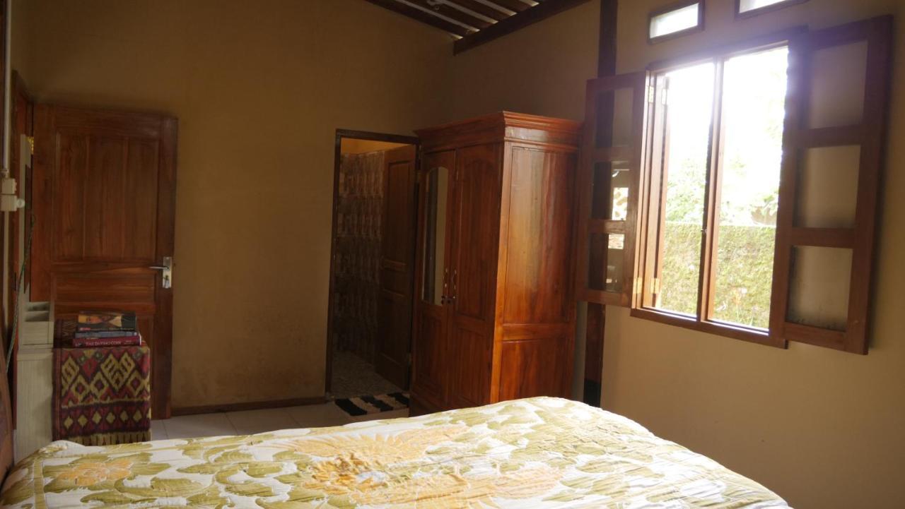 Maison d'hôtes Sanggar Pantcha Indra à Kemuning Extérieur photo