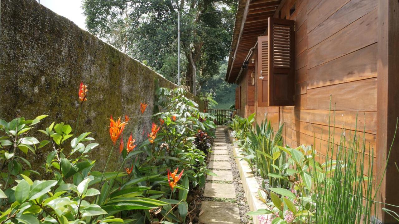 Maison d'hôtes Sanggar Pantcha Indra à Kemuning Extérieur photo