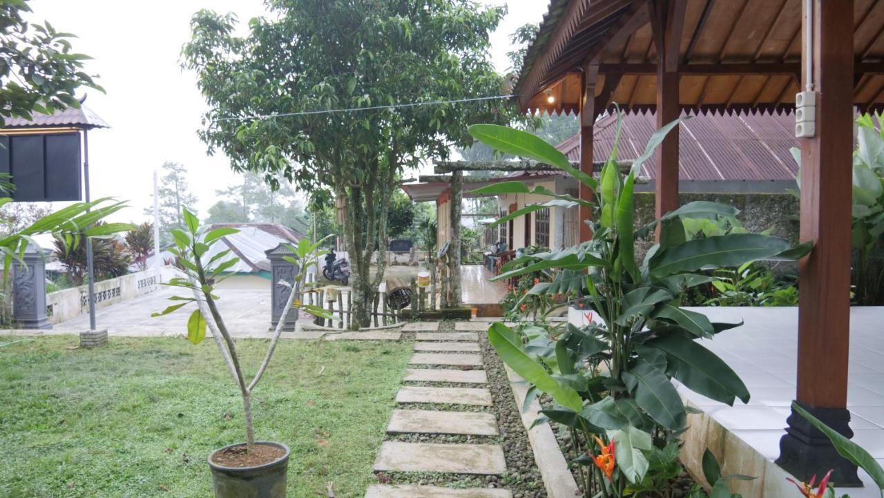 Maison d'hôtes Sanggar Pantcha Indra à Kemuning Extérieur photo