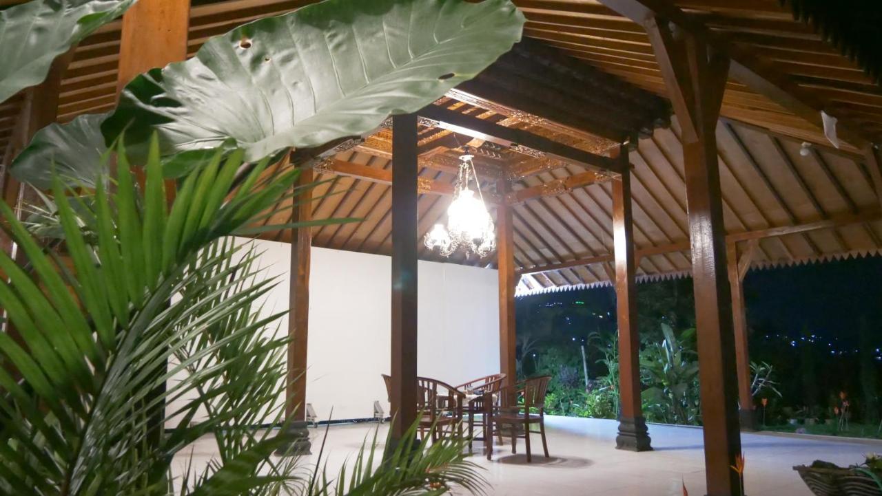 Maison d'hôtes Sanggar Pantcha Indra à Kemuning Extérieur photo