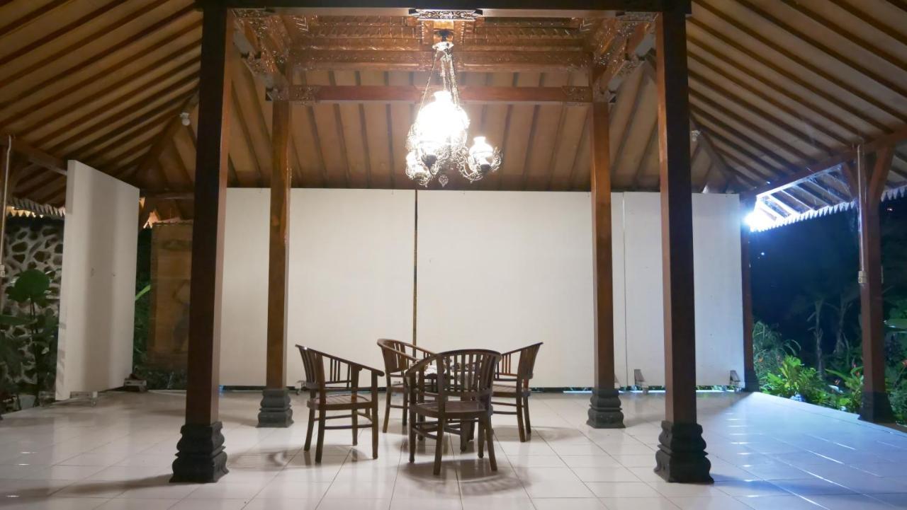 Maison d'hôtes Sanggar Pantcha Indra à Kemuning Extérieur photo
