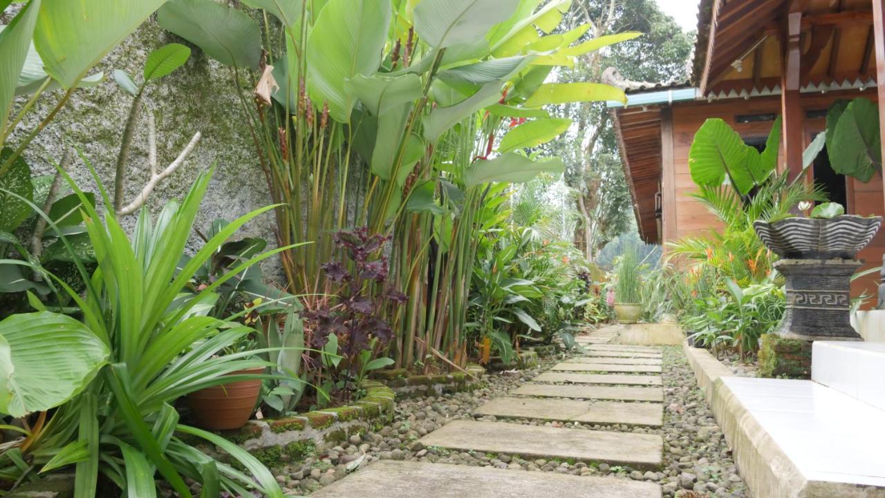 Maison d'hôtes Sanggar Pantcha Indra à Kemuning Extérieur photo