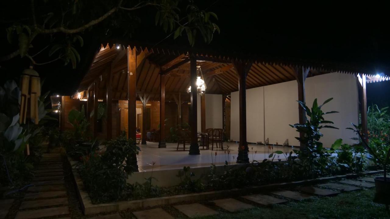 Maison d'hôtes Sanggar Pantcha Indra à Kemuning Extérieur photo