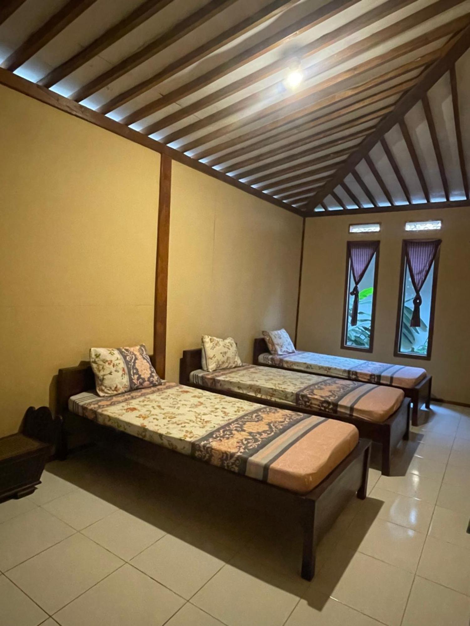 Maison d'hôtes Sanggar Pantcha Indra à Kemuning Extérieur photo